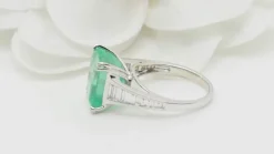 Bague or blanc, Emeraude 7cts de Colombie et diamants