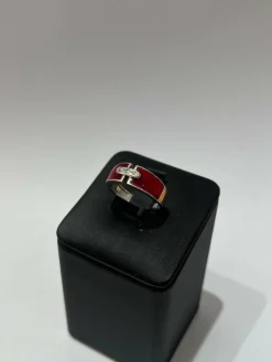 Bague or blanc en résine rouge et diamants