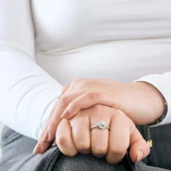 Bague or blanc et diamants