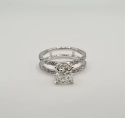 Bague or blanc et diamants