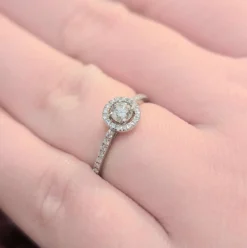 Bague or blanc et diamants