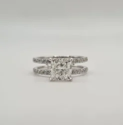 Bague or blanc et diamants