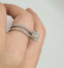 Bague or blanc et diamants