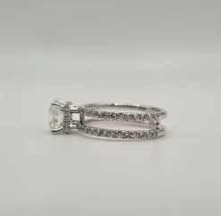 Bague or blanc et diamants