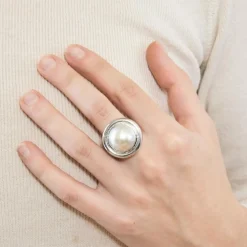 Bague or blanc et perle mabé
