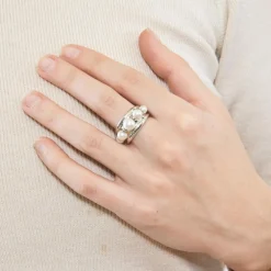 Bague or blanc et perles
