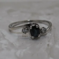 Bague or blanc et saphirs