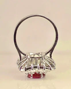 Bague or blanc, magnifique rubis 2,24 carats non chauffé et diamants