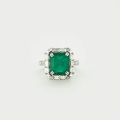 Bague or blanc émeraude diamants