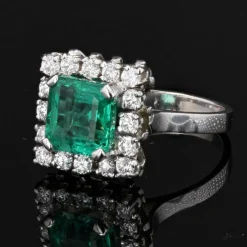 Bague or blanc émeraude diamants vintage