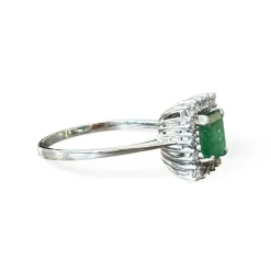 Bague or blanc émeraude diamants