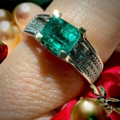 Bague Or blanc Émeraude Diamants