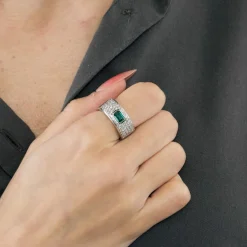 Bague or blanc, émeraude et diamants