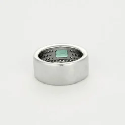 Bague or blanc, émeraude et diamants