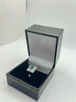 Bague or blanc émeraude et diamants