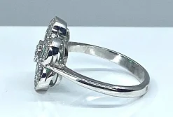 Bague or blanc, émeraudes, diamants