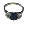 Bague or blanc ornée d'un Saphir de taille ovale