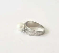 Bague or blanc perle et diamants