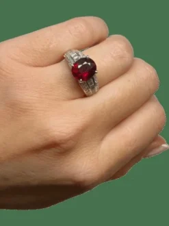 BAGUE OR BLANC RUBIS ET DIAMANTS