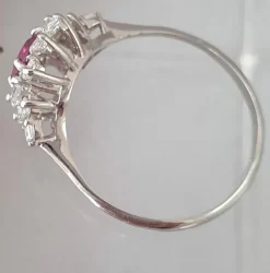 Bague or blanc, rubis fin au centre et entourage diamants Princesse