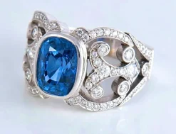 Bague or blanc saphir de Ceylan 3,12 carat et diamants