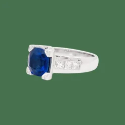Bague or blanc, saphir, diamants.