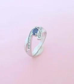 Bague or blanc, saphir, diamants