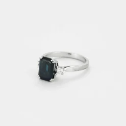 Bague or blanc saphir et diamants
