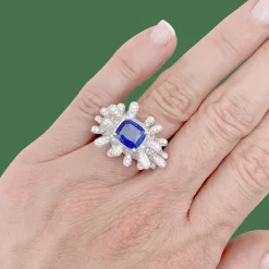 Bague or blanc, saphir et diamants.