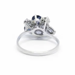 Bague or blanc, saphirs, diamants