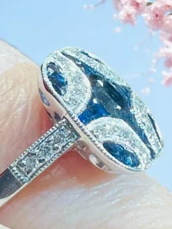 Bague or blanc saphirs diamants