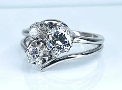 Bague or blanc sertie de 3 diamants
