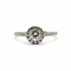 Bague or blanc sertie de diamants