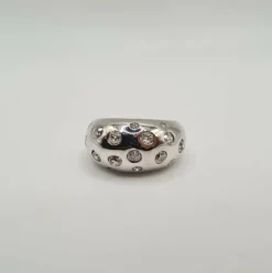 Bague or blanc sertie de diamants taille ancienne