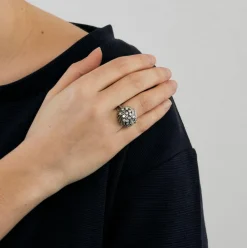 Bague or blanc sertie de diamants naturels