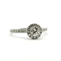 Bague or blanc sertie de diamants