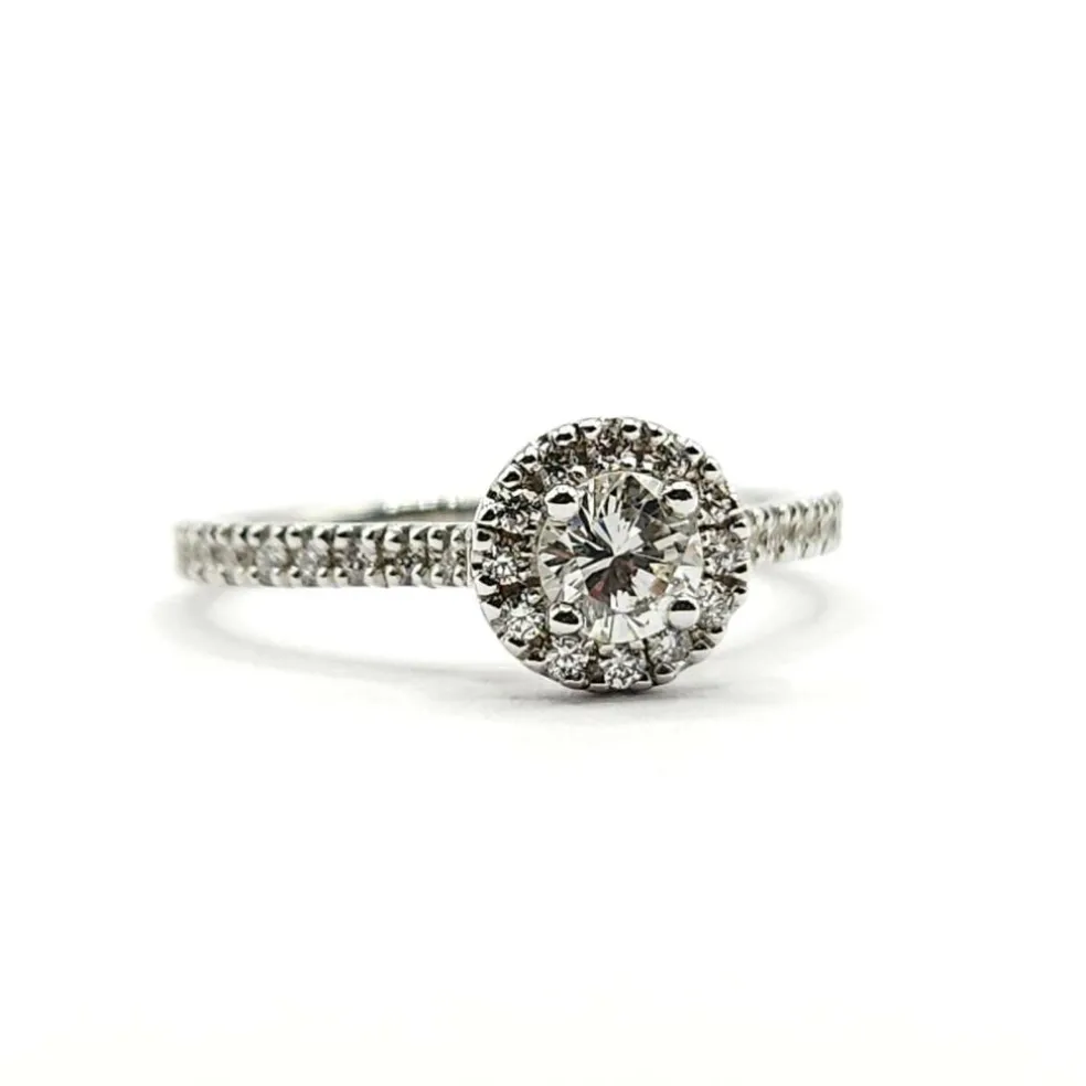 Bague or blanc sertie de diamants