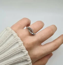 Bague or blanc sertie de diamants naturels