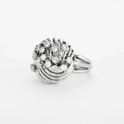 Bague or blanc sertie de diamants naturels
