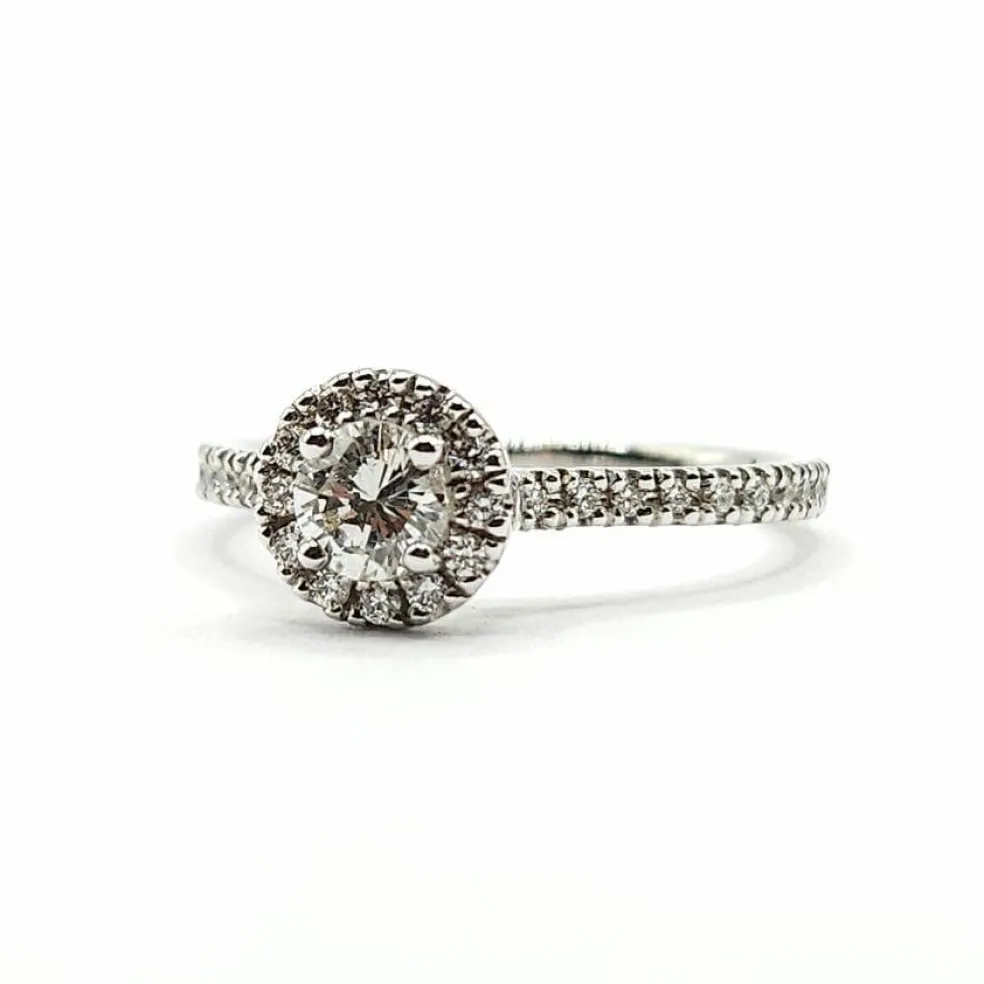 Bague or blanc sertie de diamants