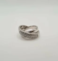 Bague or blanc sertie de diamants