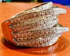 Bague or blanc sertie de diamants en pavage pour 1,73 carats