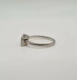 Bague or blanc sertie de 2 diamants anciens