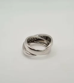 Bague or blanc sertie de diamants