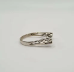 Bague or blanc sertie de diamants naturels