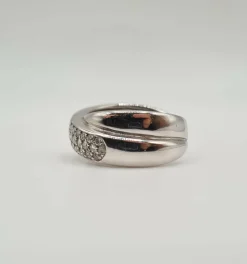 Bague or blanc sertie de diamants
