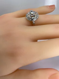 Bague or blanc sertie de diamants, époque 1900/1930