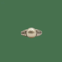 Bague or blanc sertie d’une perle de culture et diamants