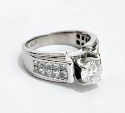 Bague or blanc solitaire accompagné