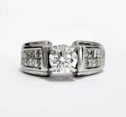 Bague or blanc solitaire accompagné